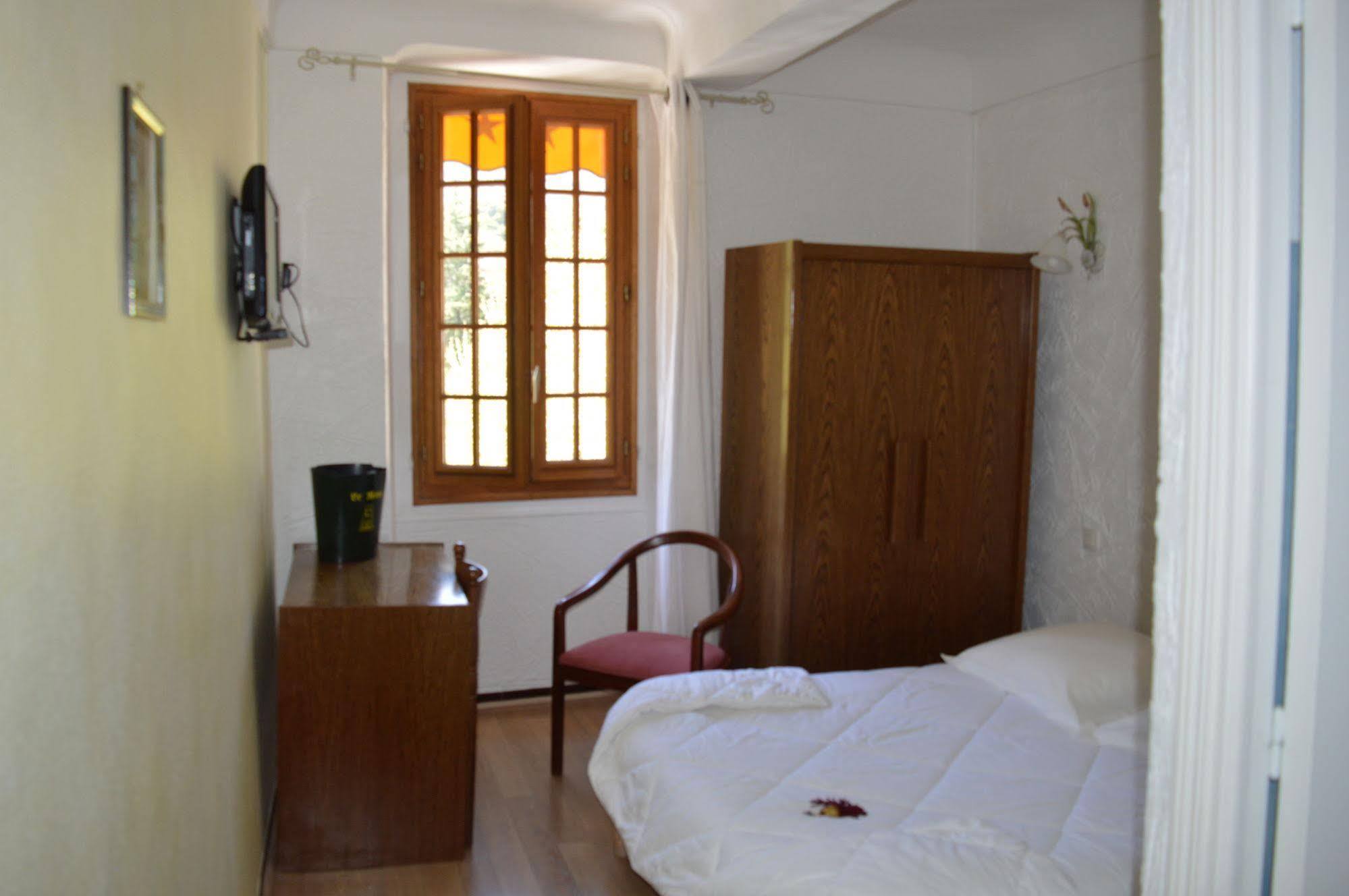 Hotel Le Roya Брейл-сюр-Роа Екстериор снимка