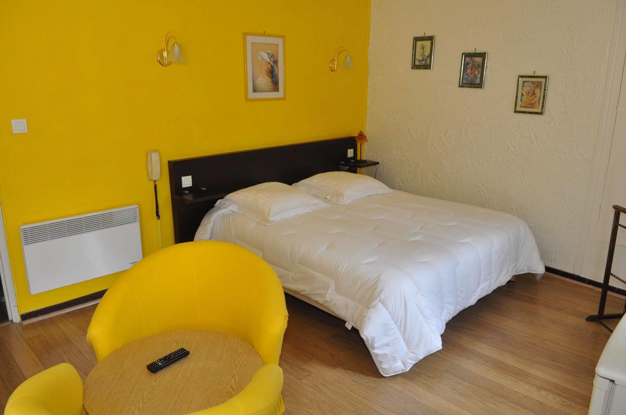 Hotel Le Roya Брейл-сюр-Роа Екстериор снимка
